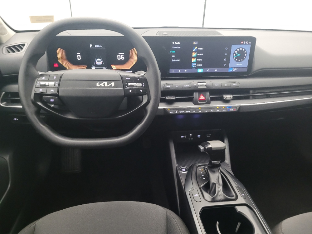 2025 Kia K4 LXS - Photo 17