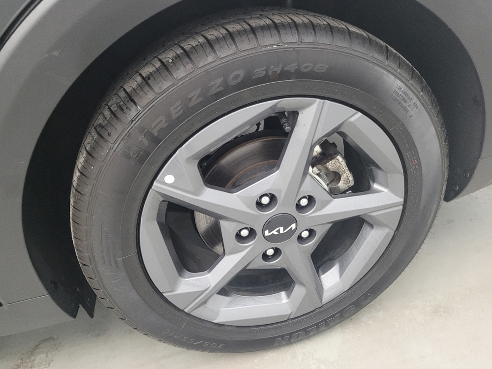 2025 Kia K4 LXS - Photo 24