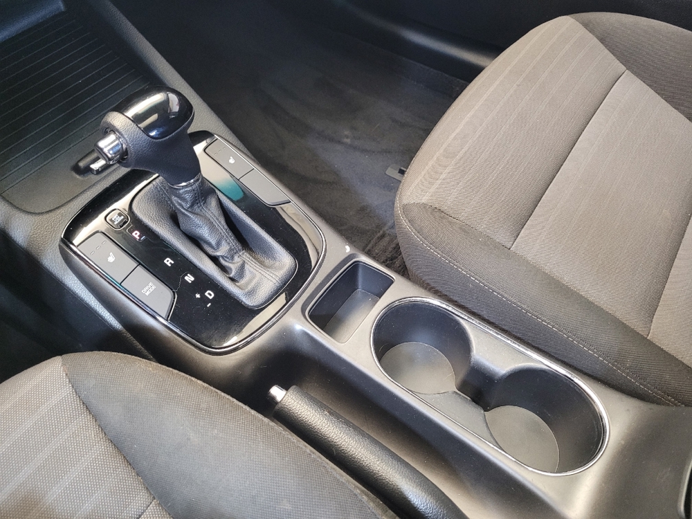 2017 Kia Forte S - Photo 20