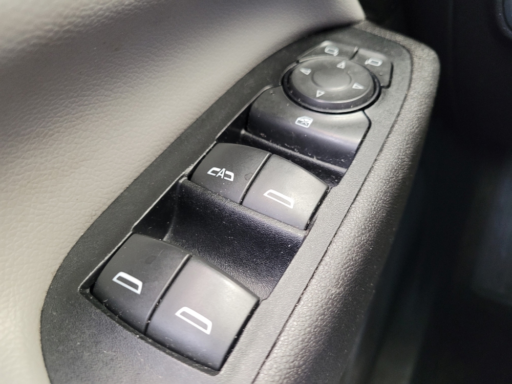 2018 Chevrolet Equinox LS - Photo 21