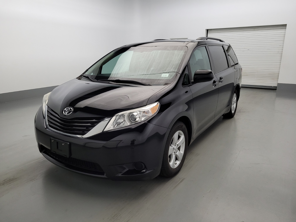Used 2015 Toyota Sienna Driver Front Bumper