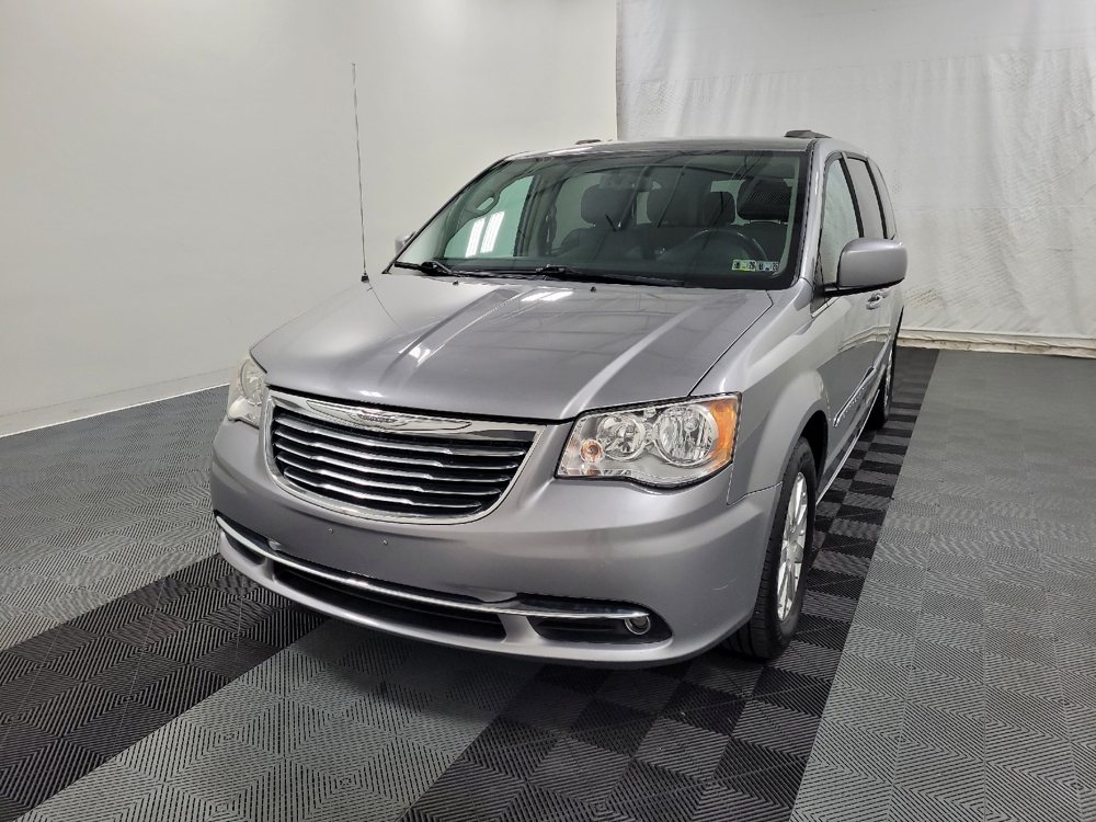 2016 Chrysler Town & Country Touring
