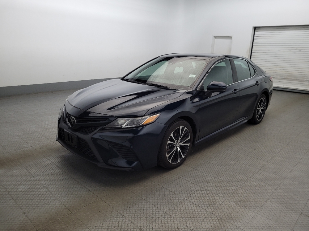 2019 Toyota Camry SE's photo
