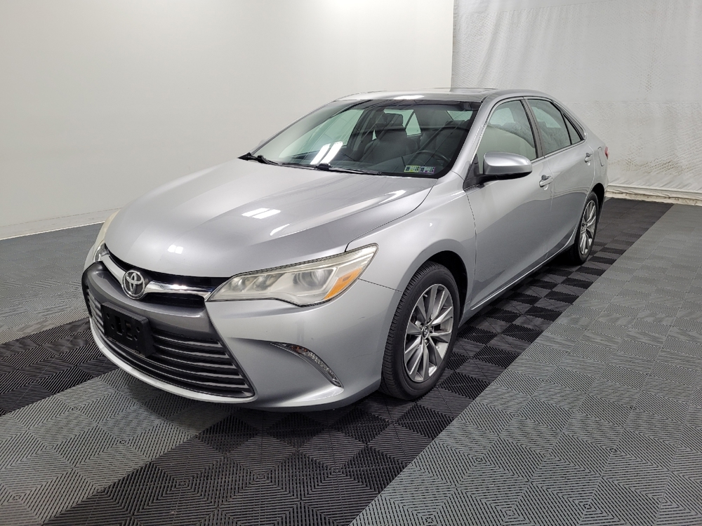 2015 Toyota Camry XLE's photo