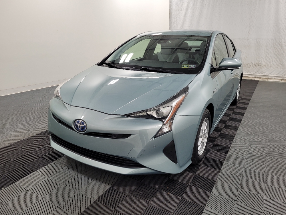 2017 Toyota Prius Two's photo