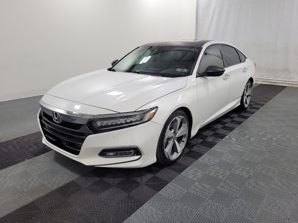 2018 Honda Accord Touring's photo