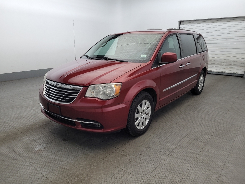2014 Chrysler Town & Country Touring's photo