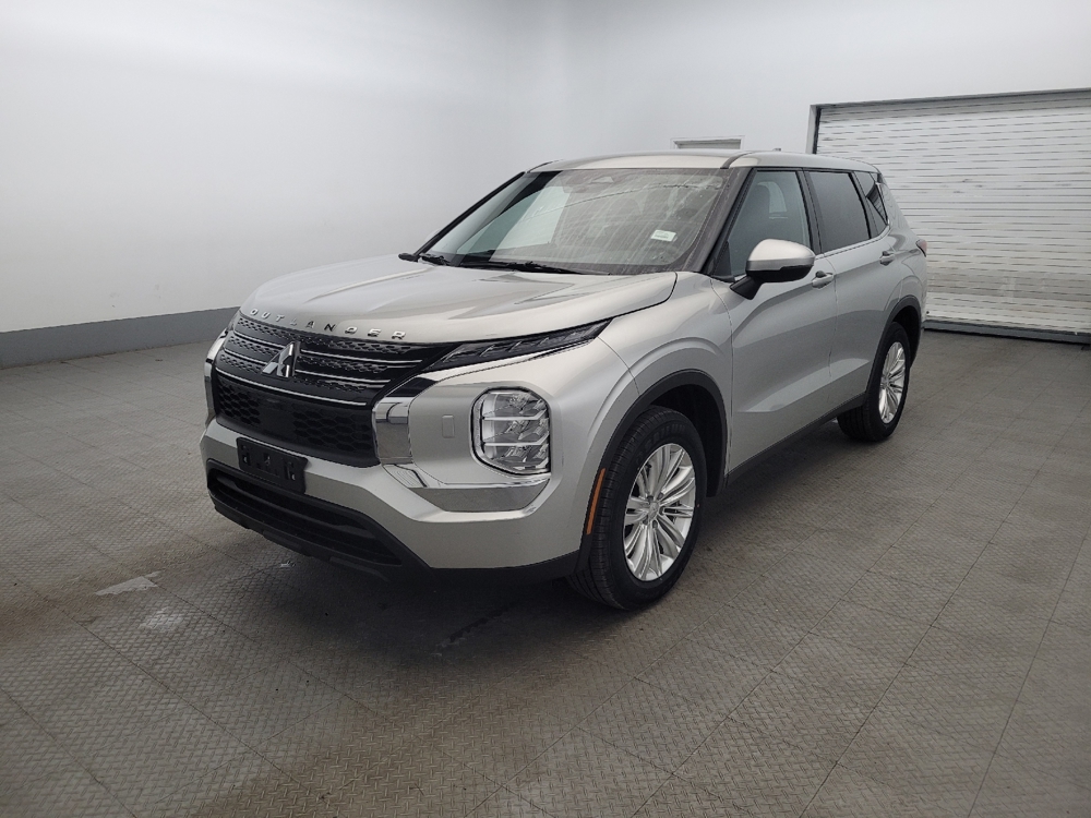 2024 Mitsubishi Outlander ES's photo