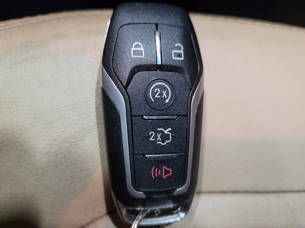 2016 Ford Explorer XLT - Photo 25