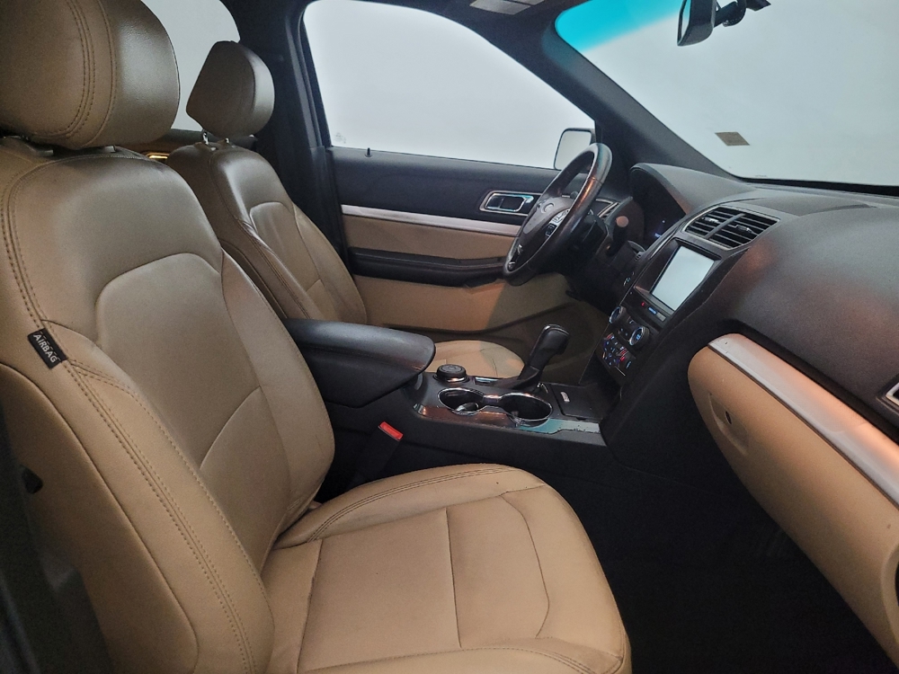 2016 Ford Explorer XLT - Photo 16