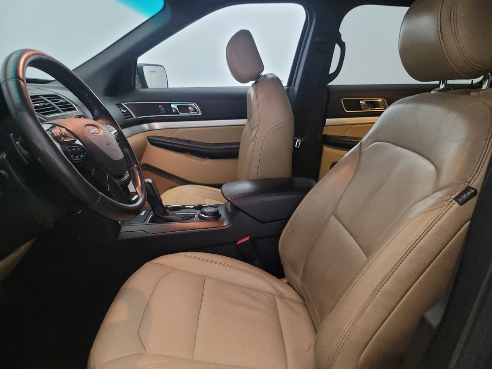 2016 Ford Explorer XLT - Photo 13