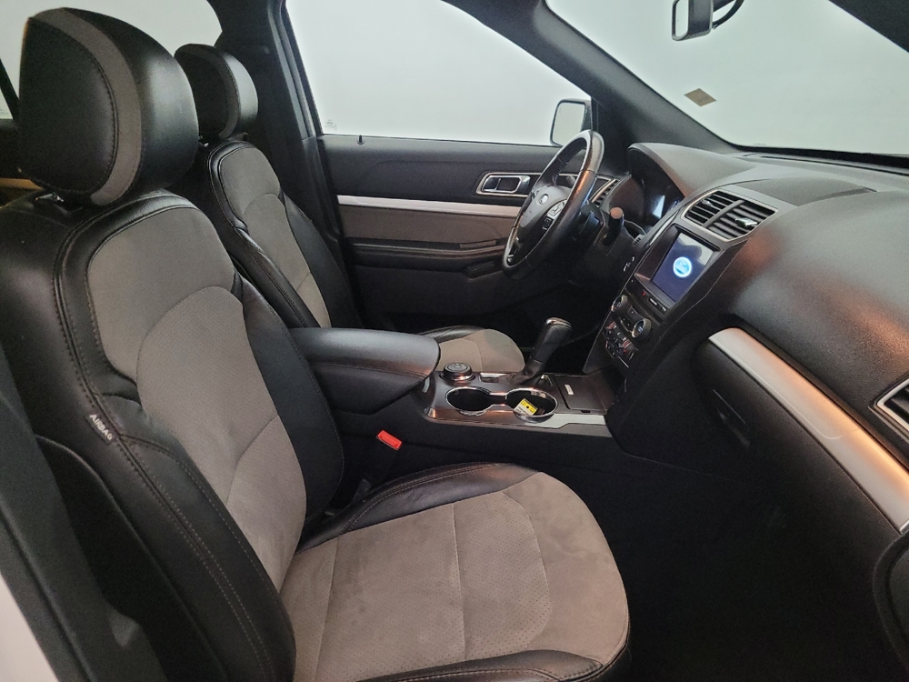 2017 Ford Explorer XLT - Photo 16