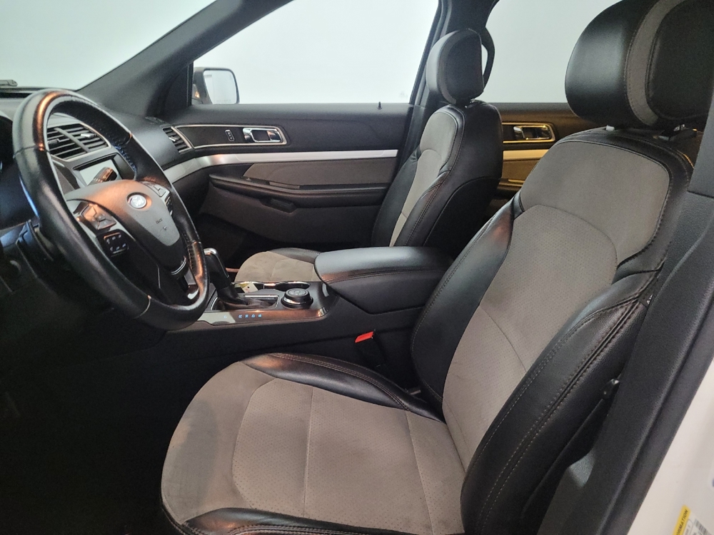 2017 Ford Explorer XLT - Photo 13