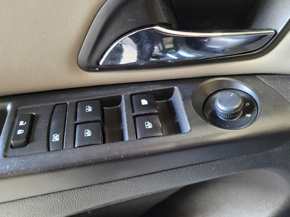 2016 Chevrolet Cruze Limited LS - Photo 21