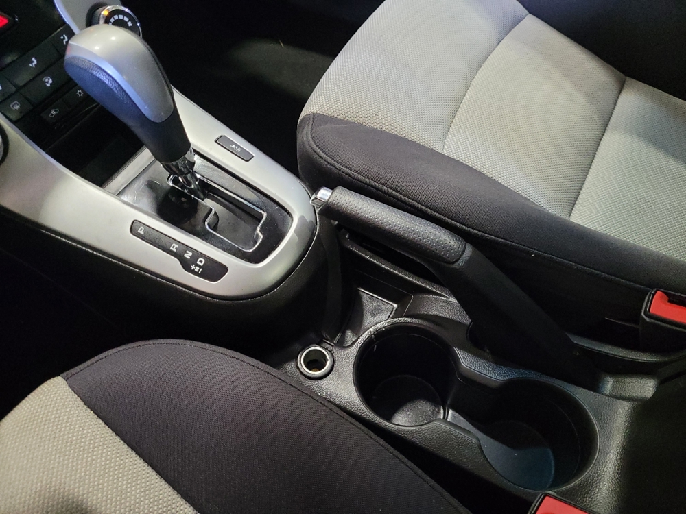 2016 Chevrolet Cruze Limited LS - Photo 20