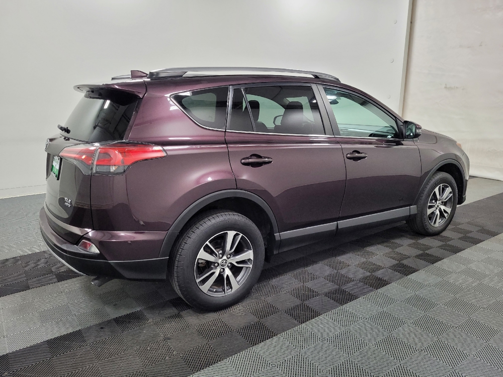 2018 Toyota RAV4 XLE - Photo 8