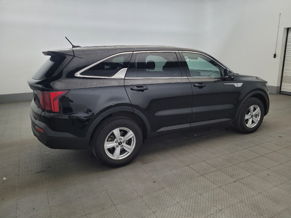 2022 Kia Sorento LX - Photo 8