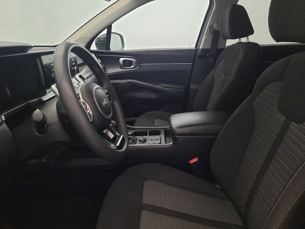 2022 Kia Sorento LX - Photo 13