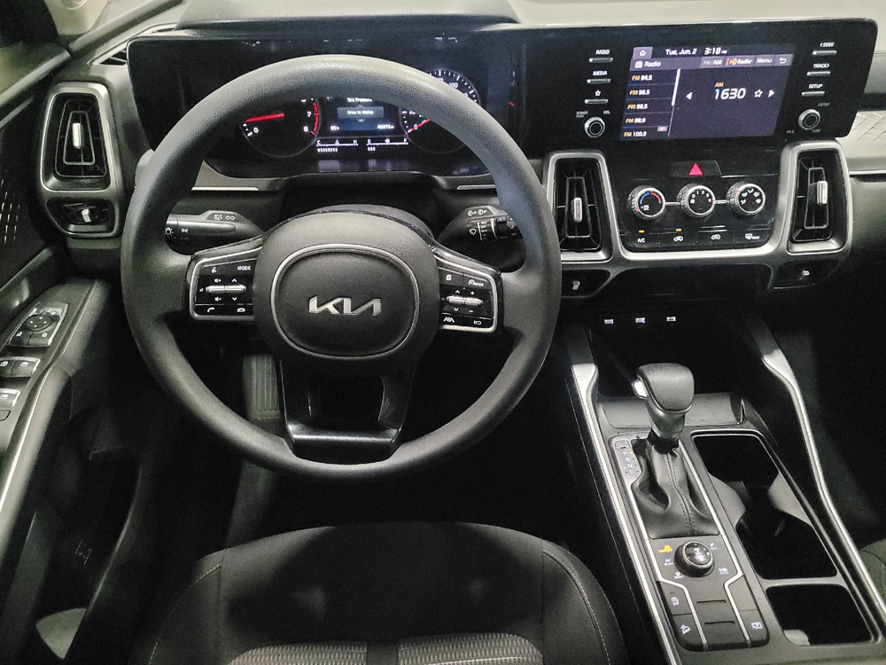 2022 Kia Sorento LX - Photo 17