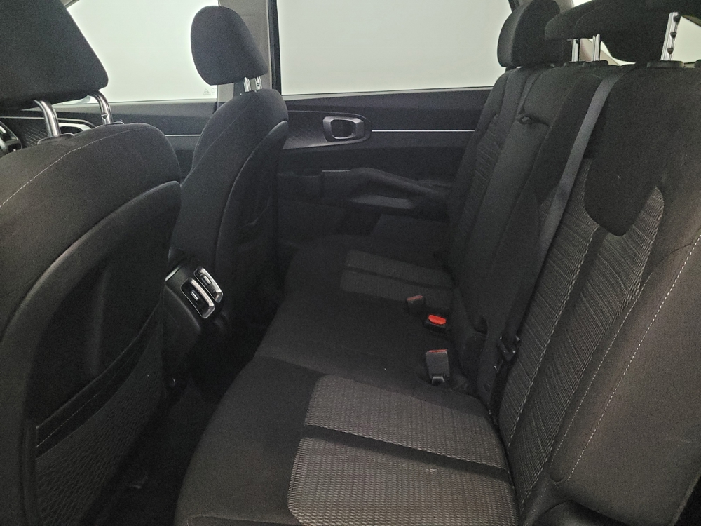 2022 Kia Sorento LX - Photo 14