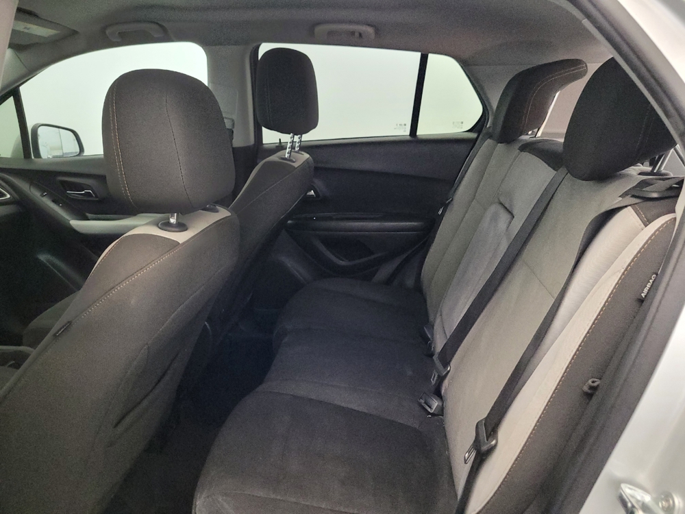 2021 Chevrolet Trax LS - Photo 14