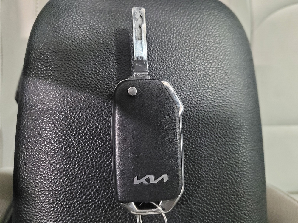 2023 Kia Forte LXS - Photo 25