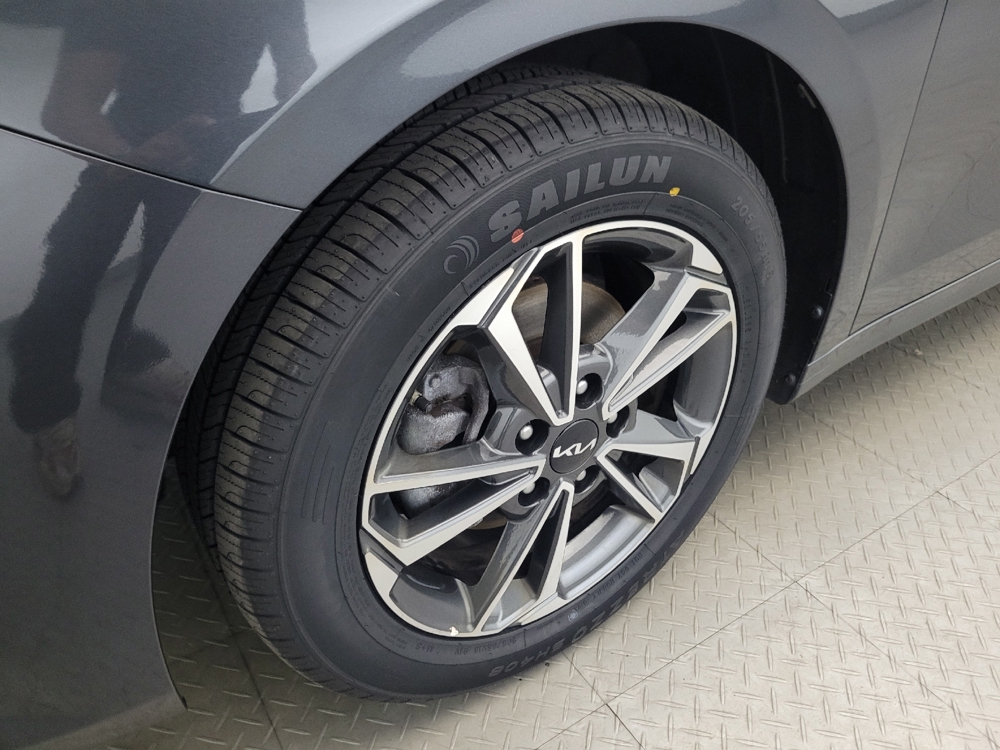 2023 Kia Forte LXS - Photo 24