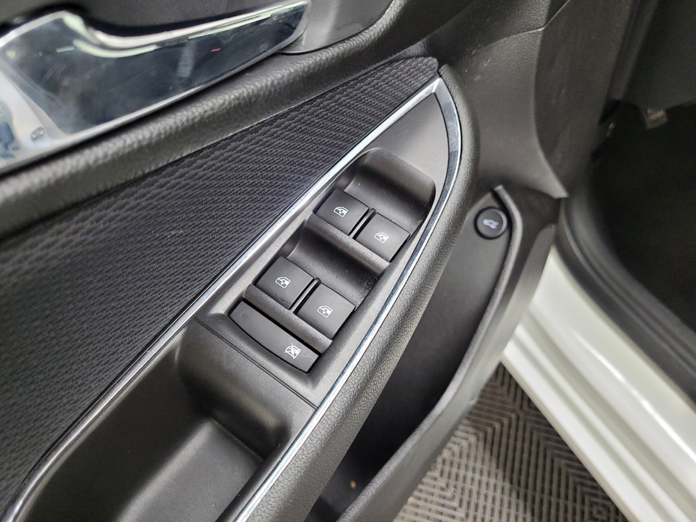 2018 Chevrolet Cruze LS - Photo 21