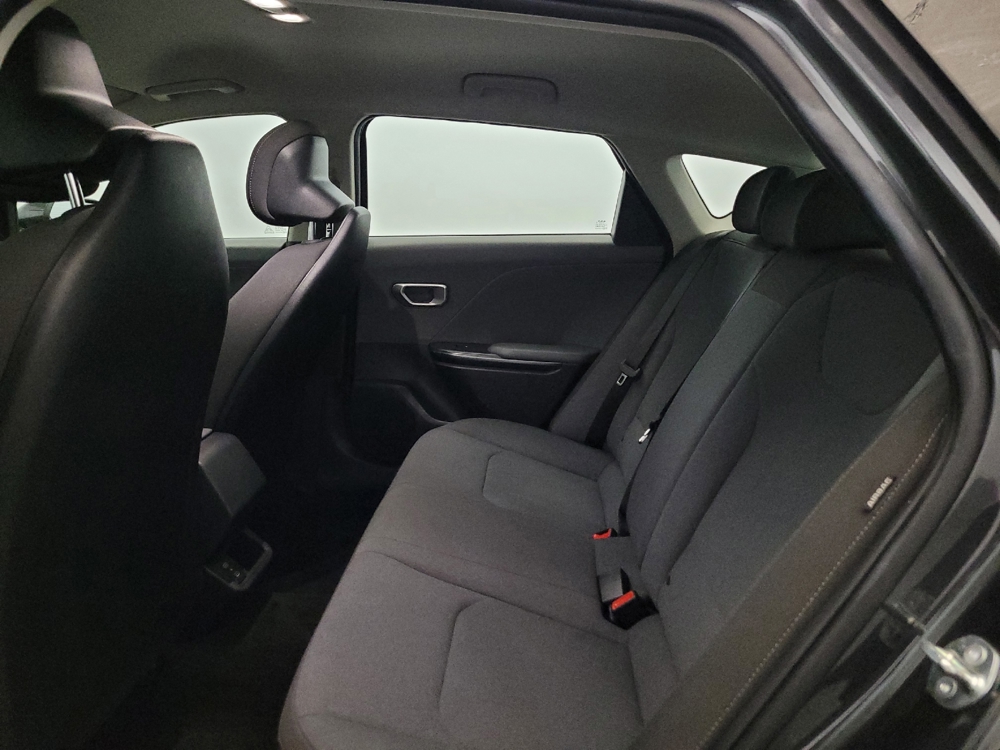 2025 Kia K4 LXS - Photo 14