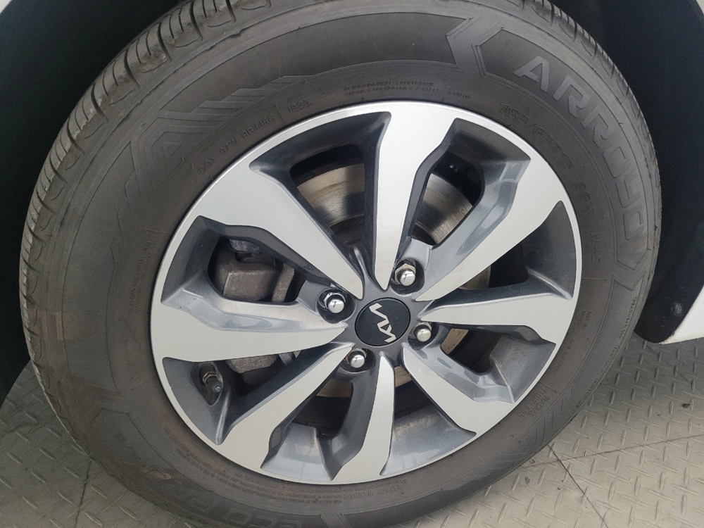 2023 Kia Rio 5-Door S - Photo 24