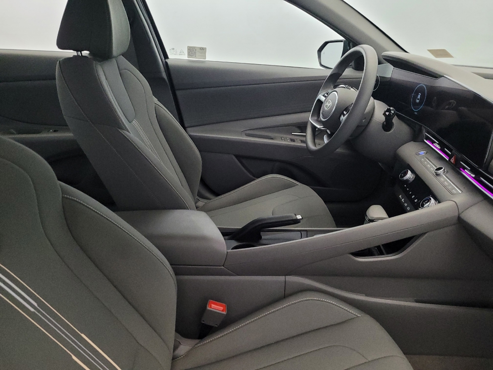 2024 Hyundai Elantra SEL - Photo 16