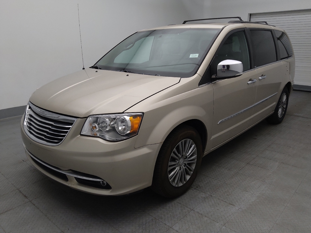2014 Chrysler Town & Country Touring-L's photo