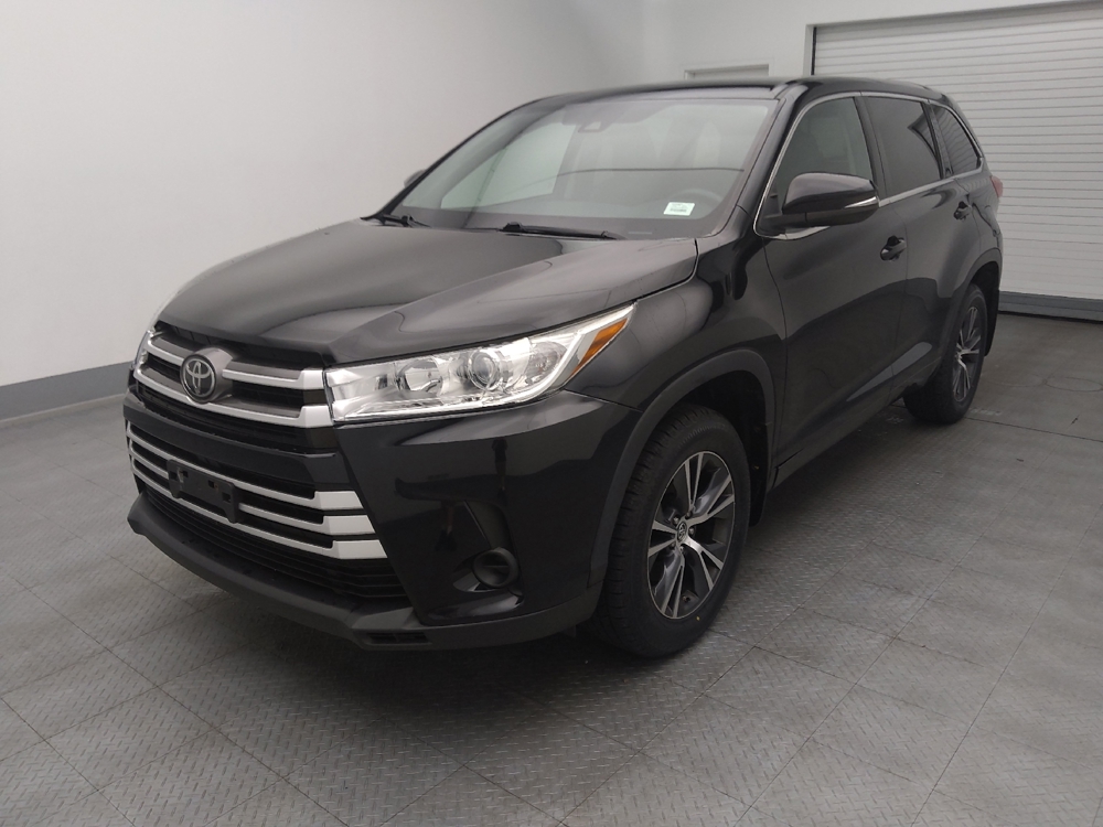 2017 Toyota Highlander LE's photo