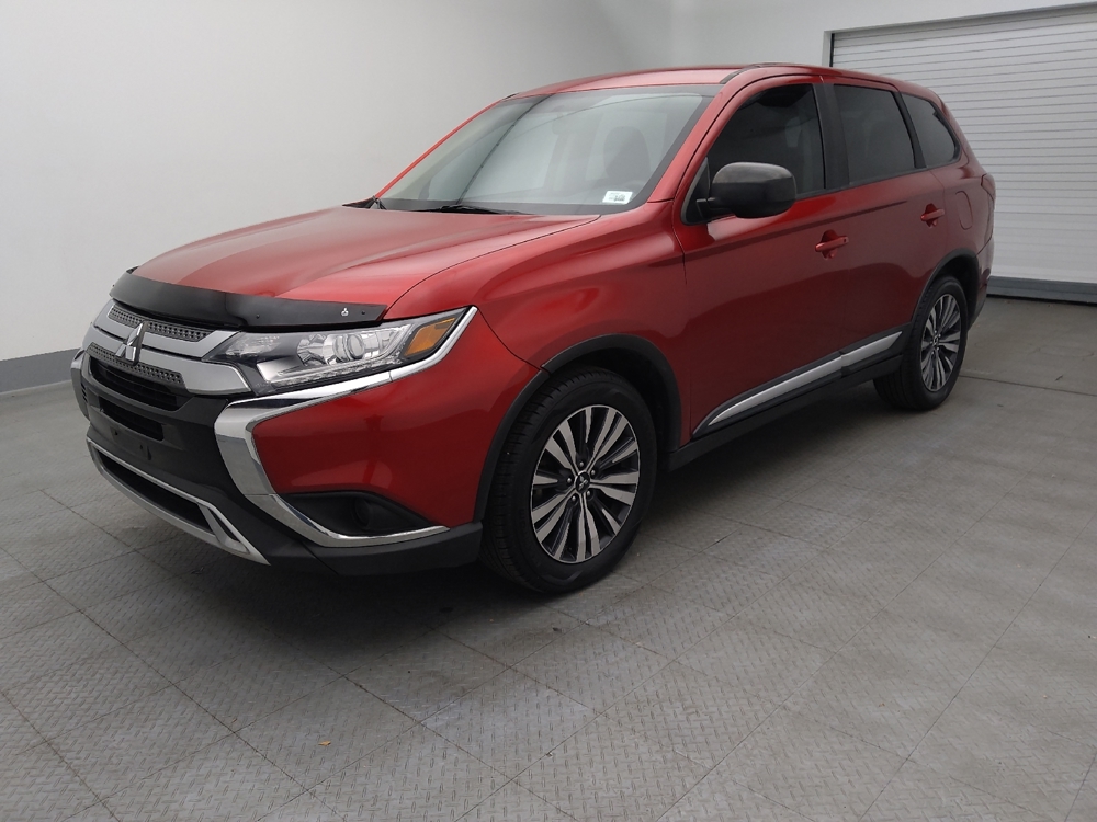 2020 Mitsubishi Outlander ES's photo