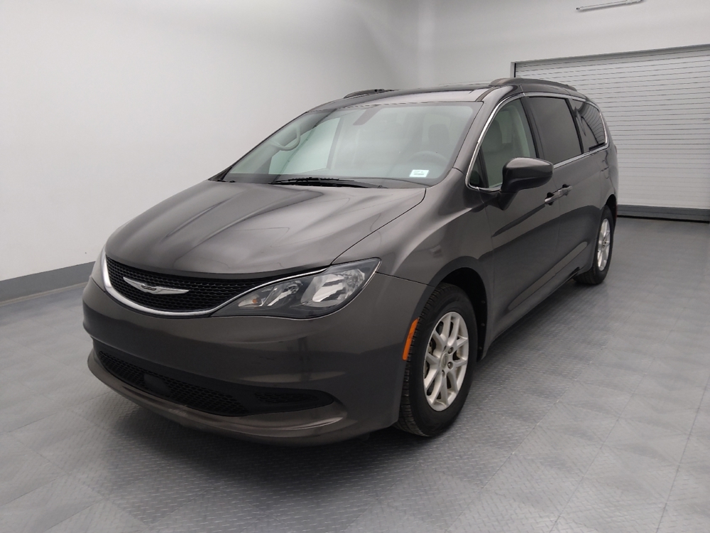 2021 Chrysler Voyager's photo