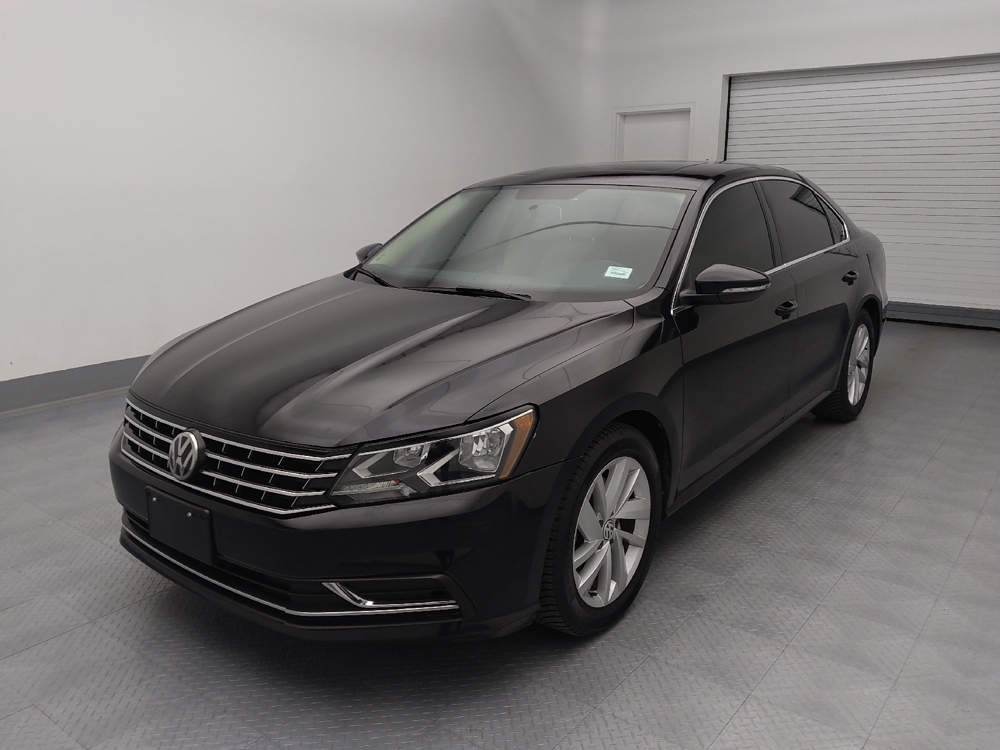 2018 Volkswagen Passat SE's photo
