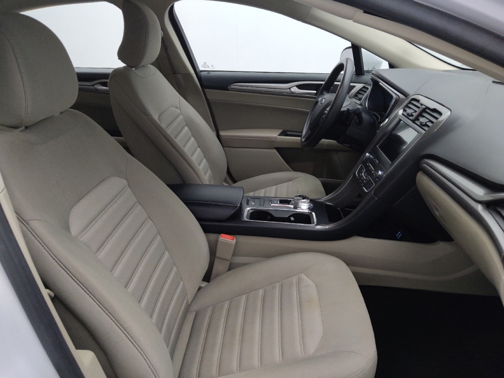 2019 Ford Fusion SE - Photo 16