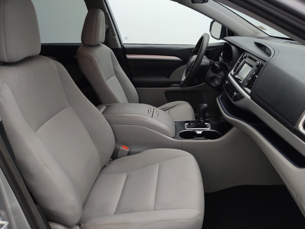 2018 Toyota Highlander LE - Photo 16