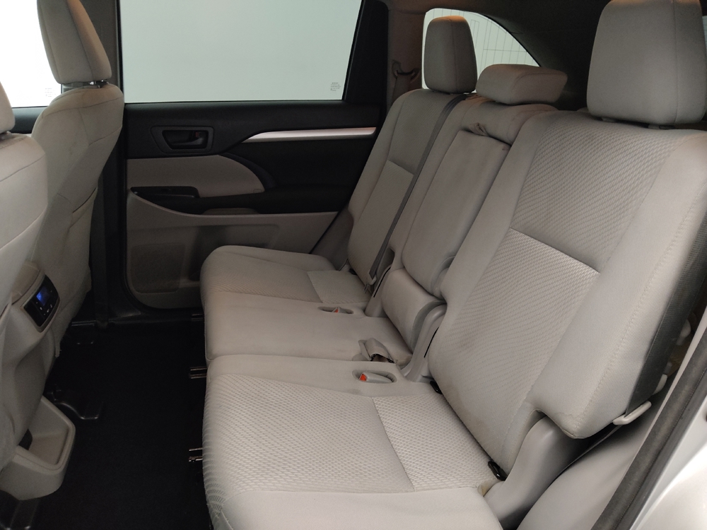2018 Toyota Highlander LE - Photo 14