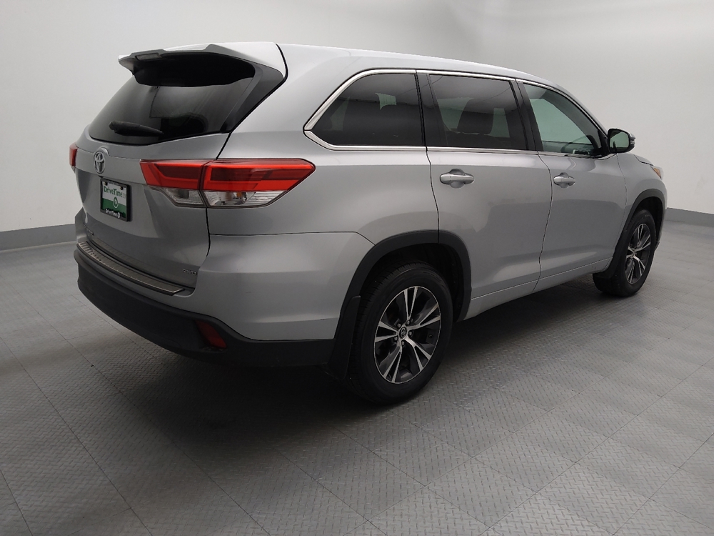 2018 Toyota Highlander LE - Photo 8