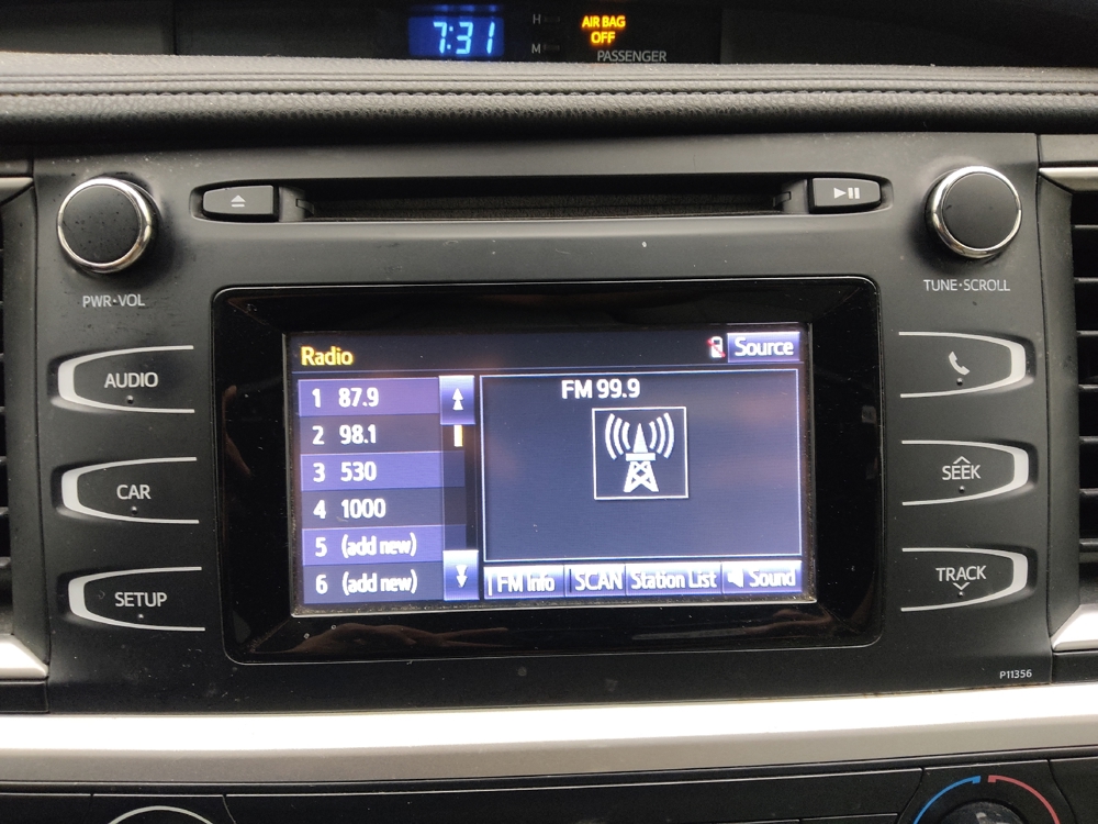 2018 Toyota Highlander LE - Photo 19