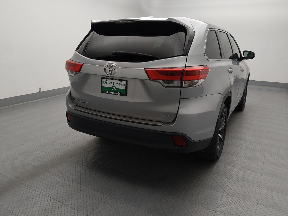 2018 Toyota Highlander LE - Photo 6