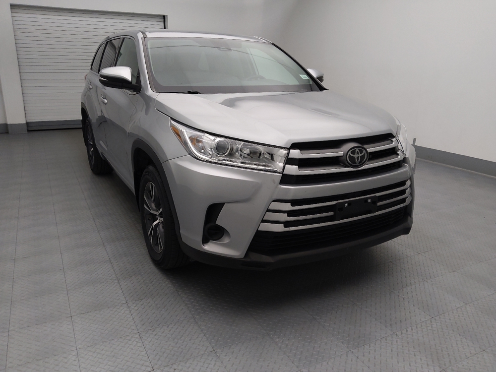 2018 Toyota Highlander LE - Photo 11
