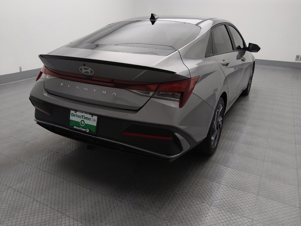 2025 Hyundai Elantra 6