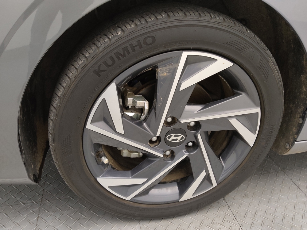 2025 Hyundai Elantra 24