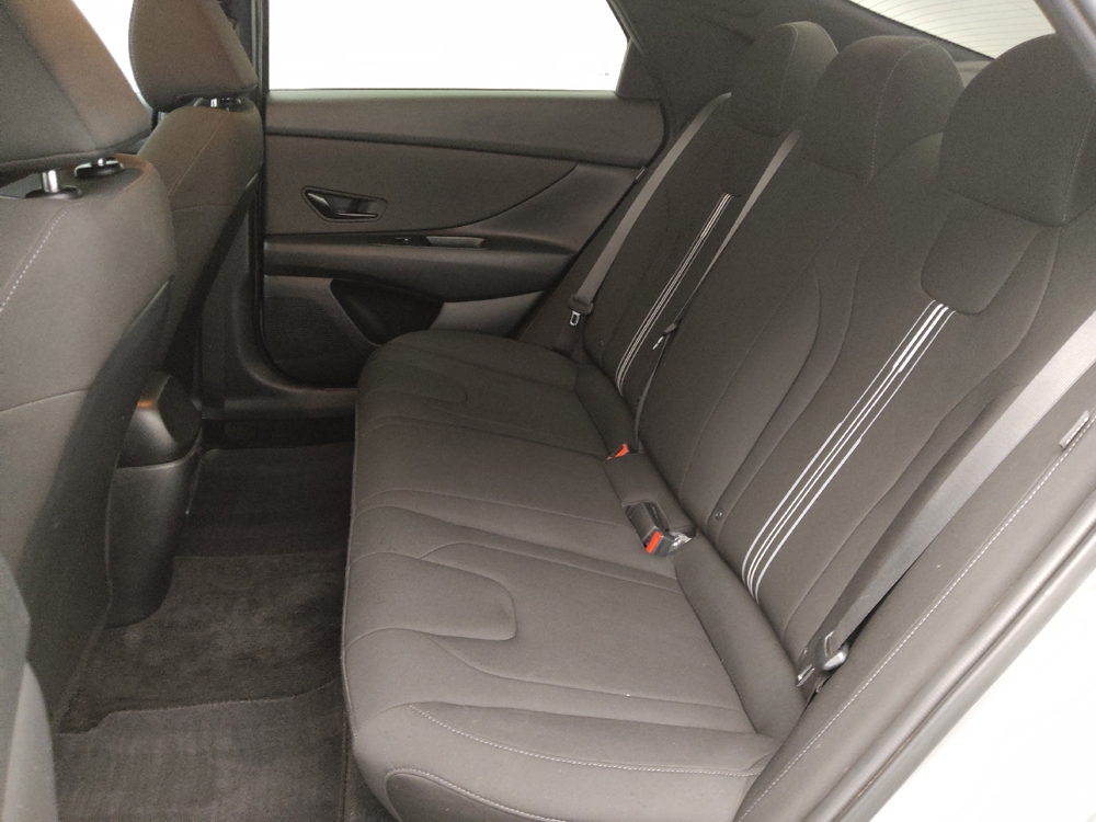 2025 Hyundai Elantra 14