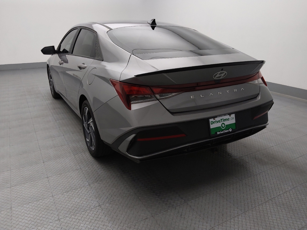 2025 Hyundai Elantra 5
