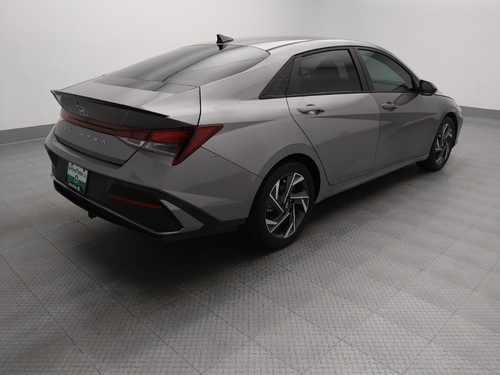 2025 Hyundai Elantra 8