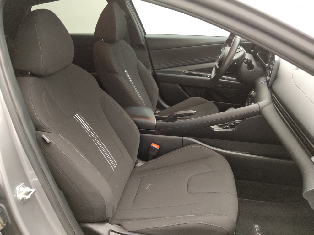 2025 Hyundai Elantra 16