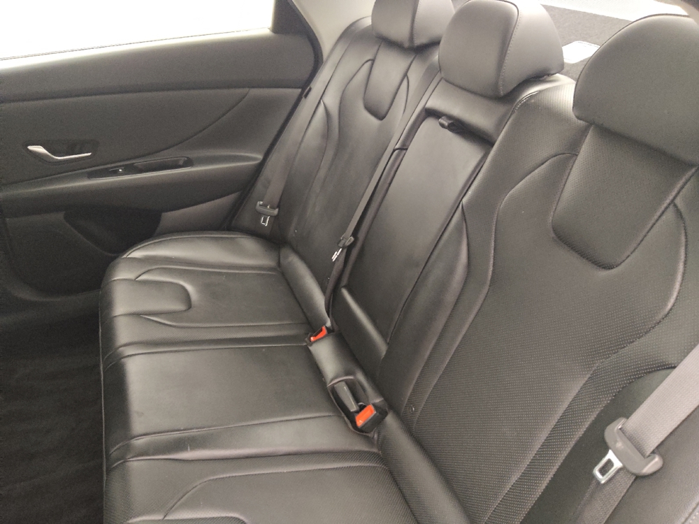 2025 Hyundai Elantra Limited - Photo 14